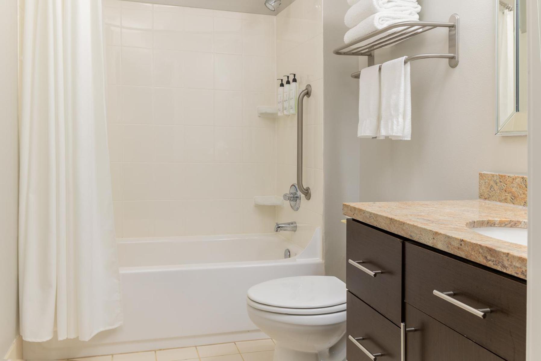 Towneplace Suites By Marriott Монровия Екстериор снимка