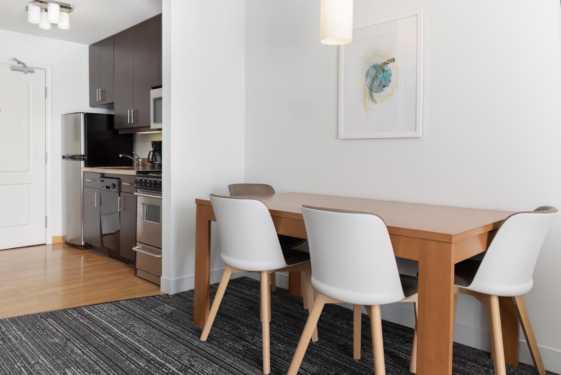 Towneplace Suites By Marriott Монровия Екстериор снимка