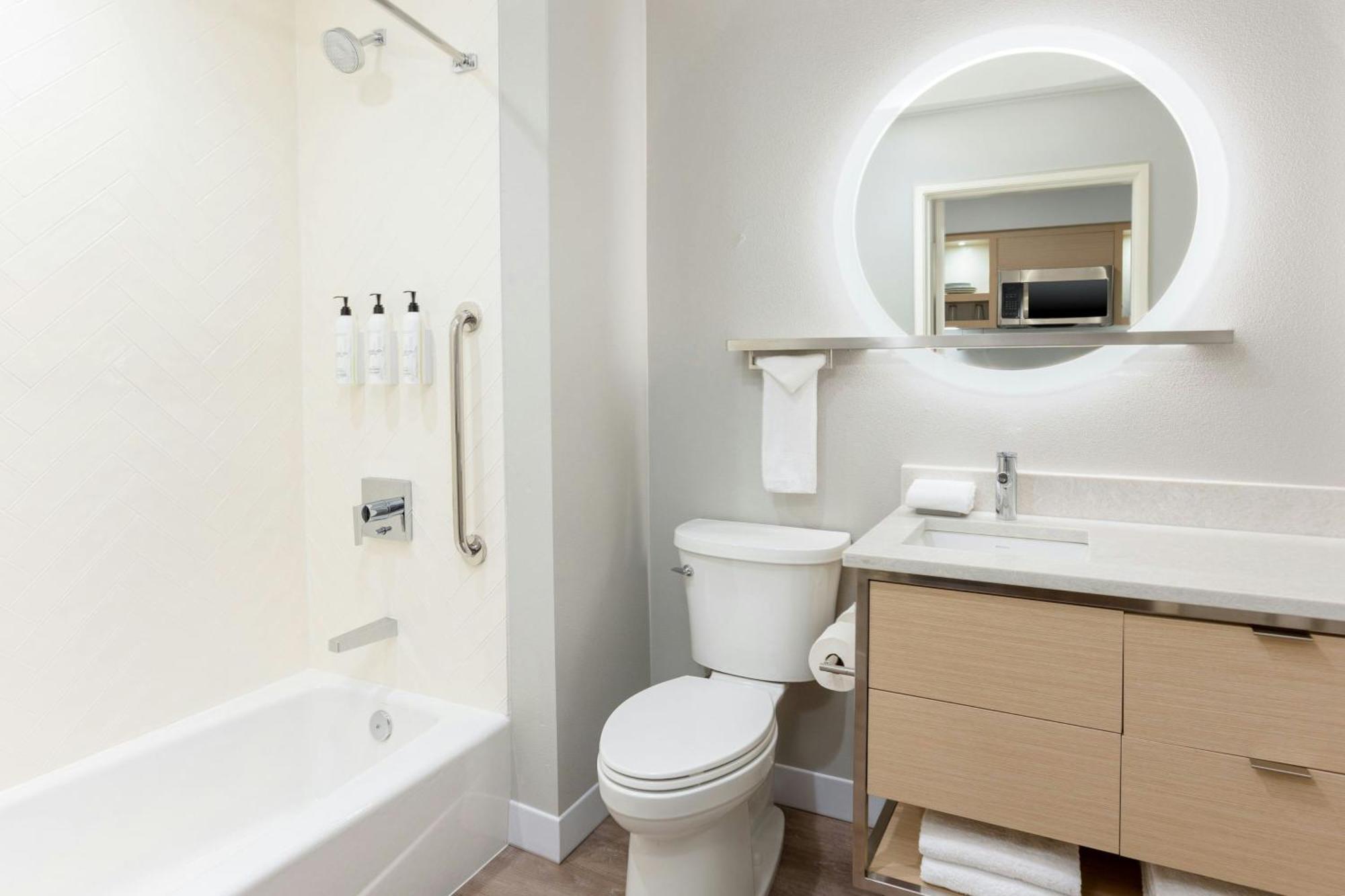 Towneplace Suites By Marriott Монровия Екстериор снимка
