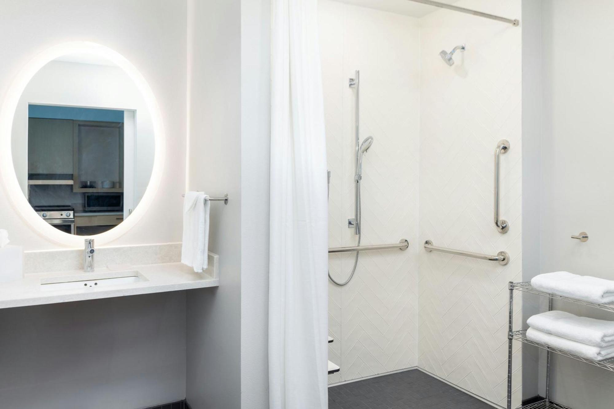 Towneplace Suites By Marriott Монровия Екстериор снимка