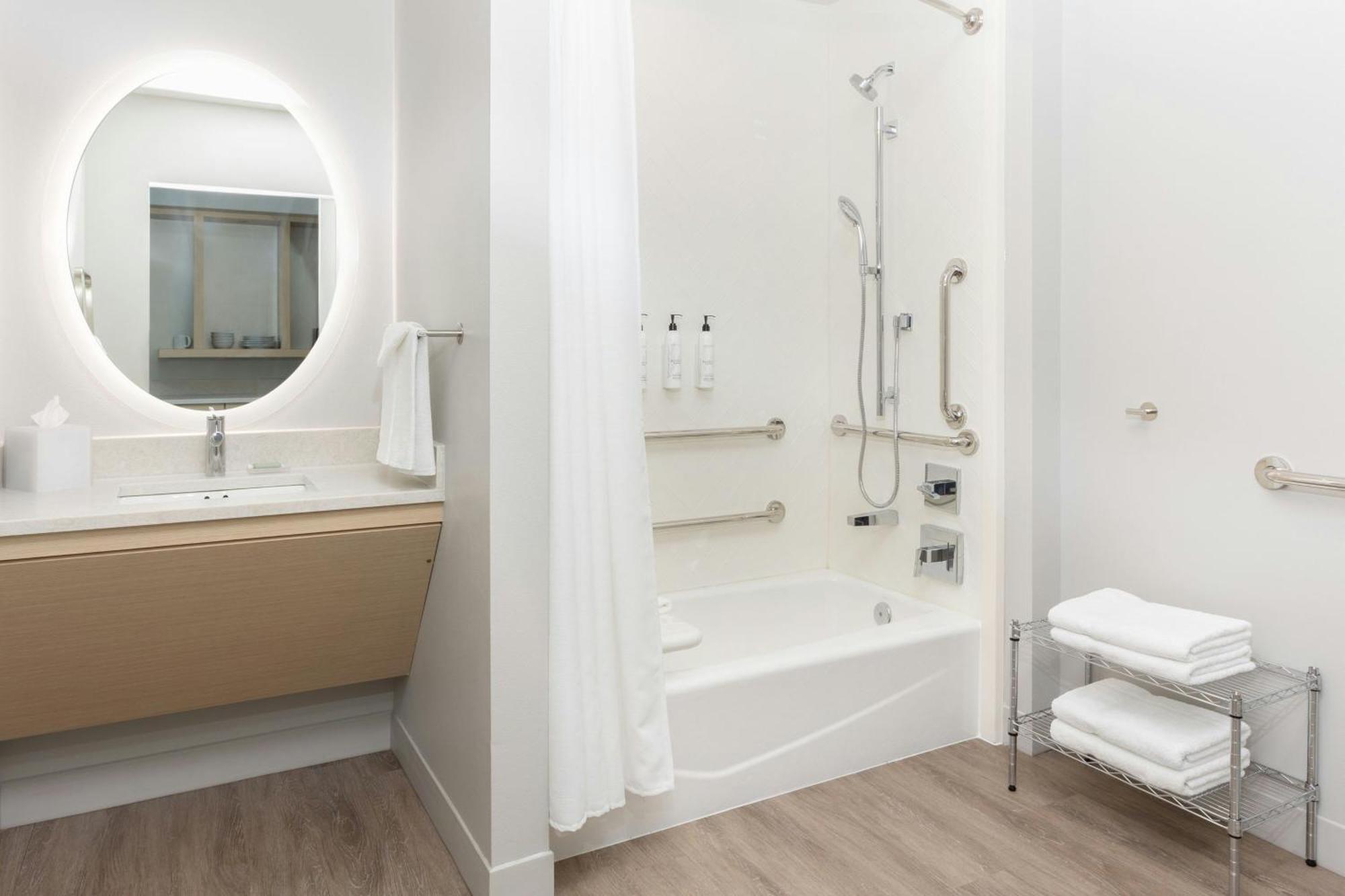 Towneplace Suites By Marriott Монровия Екстериор снимка
