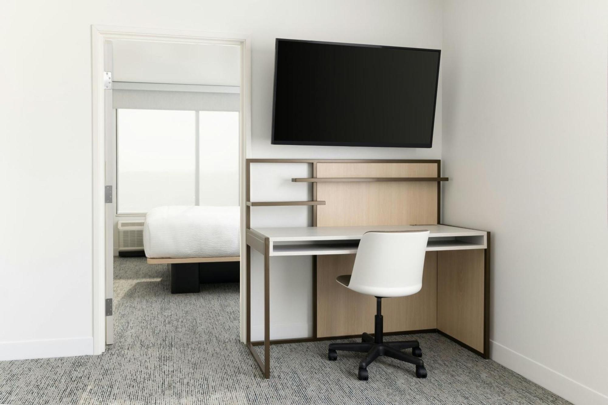 Towneplace Suites By Marriott Монровия Екстериор снимка