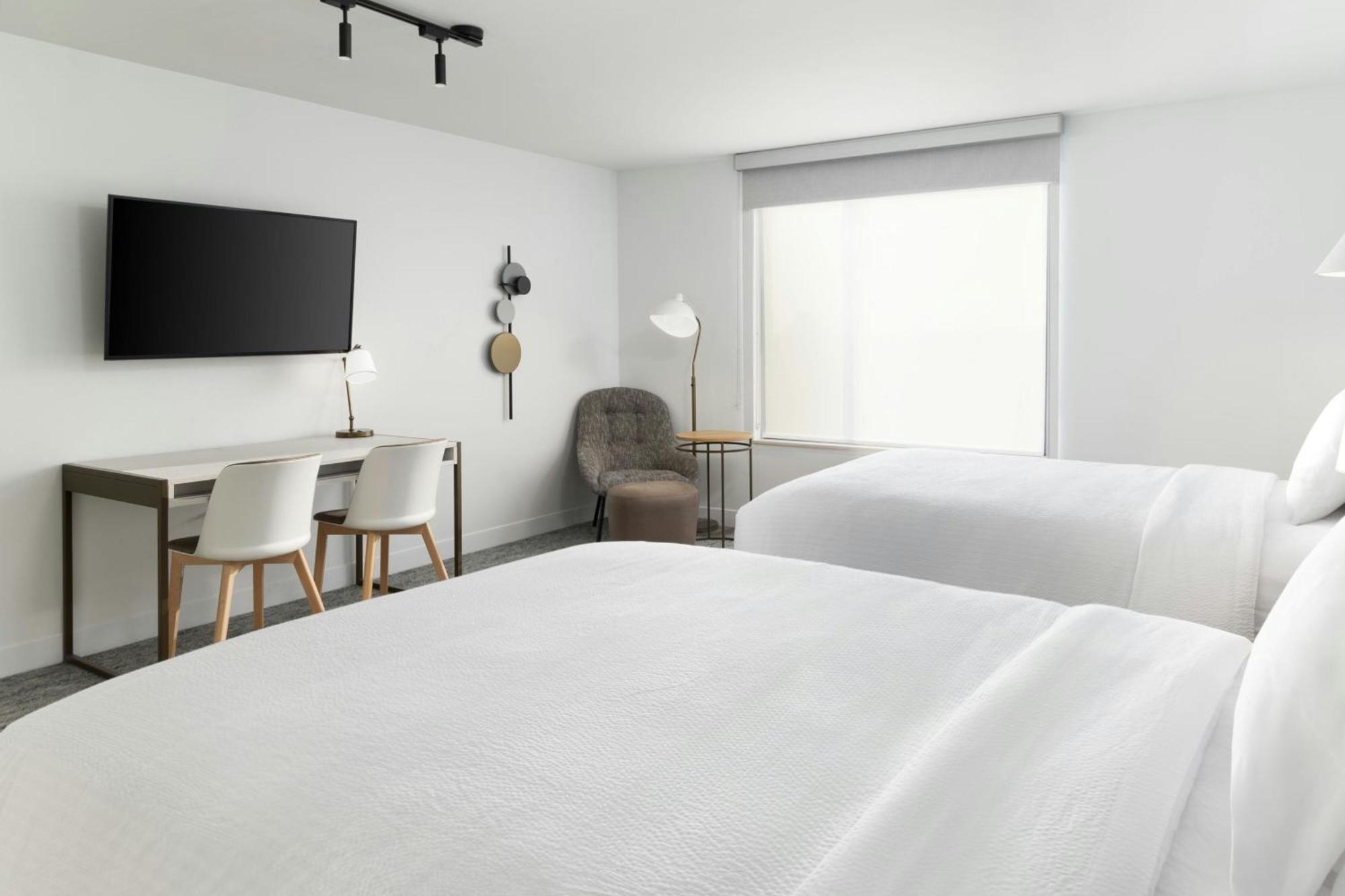 Towneplace Suites By Marriott Монровия Екстериор снимка
