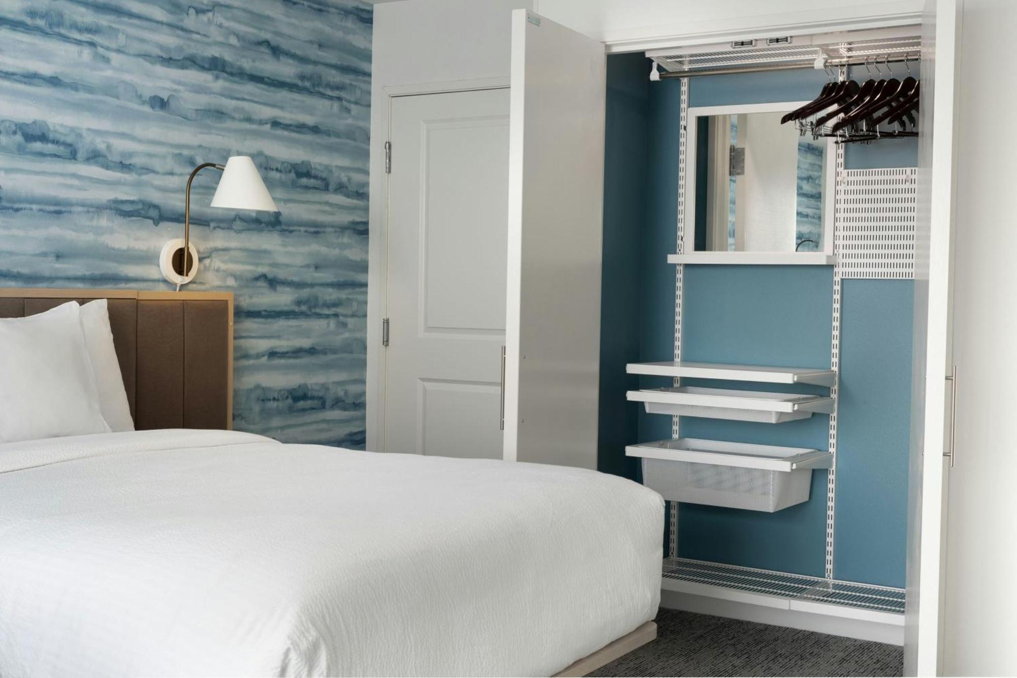 Towneplace Suites By Marriott Монровия Екстериор снимка