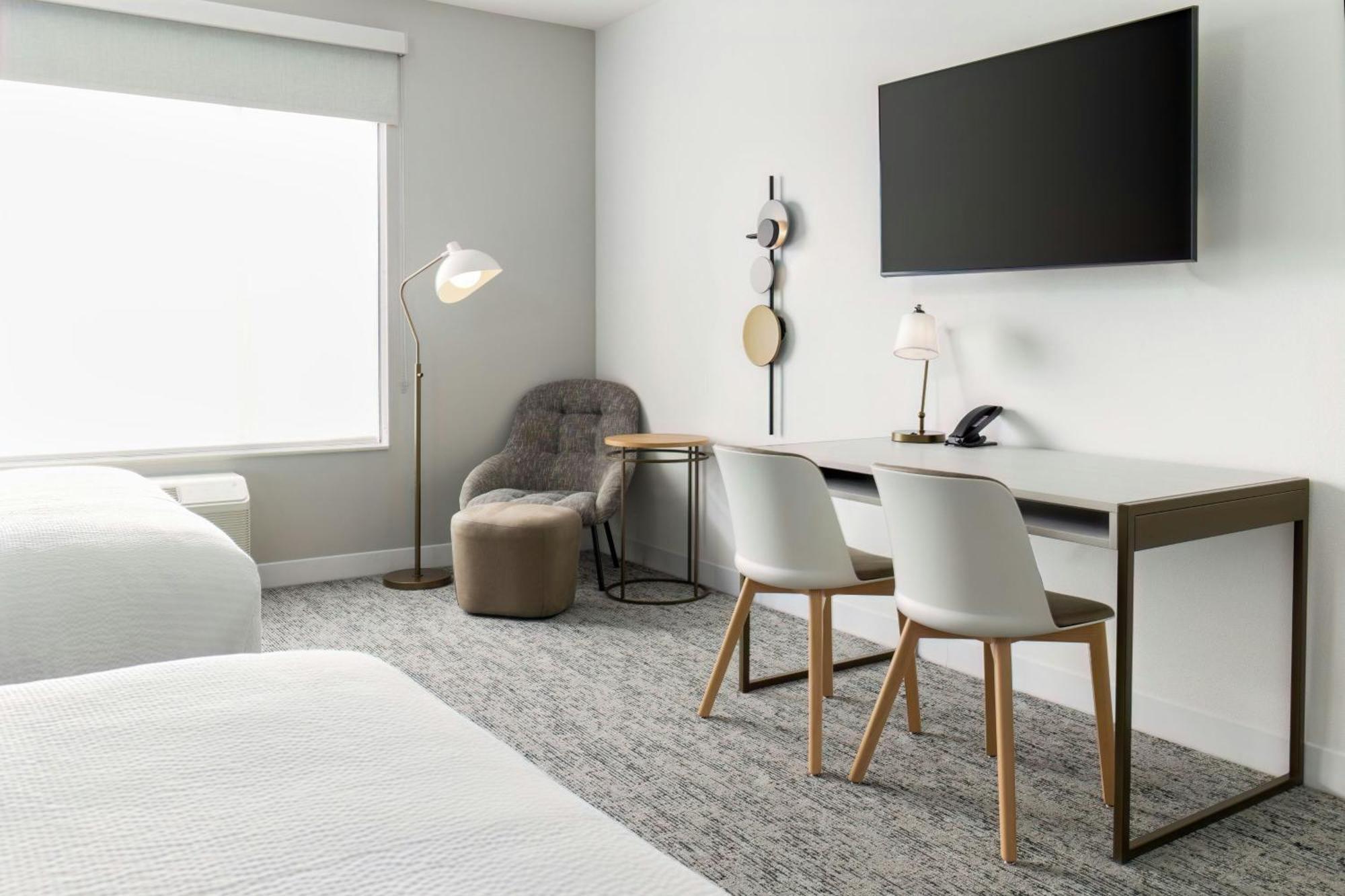Towneplace Suites By Marriott Монровия Екстериор снимка