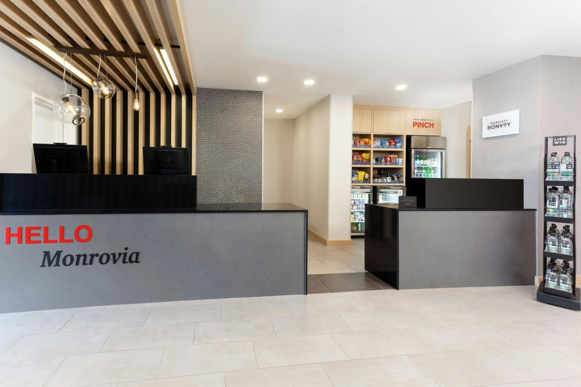 Towneplace Suites By Marriott Монровия Екстериор снимка