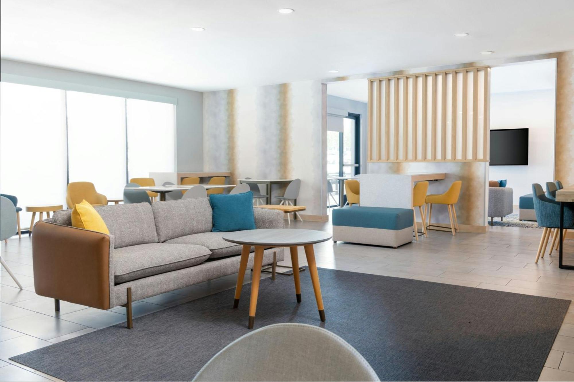 Towneplace Suites By Marriott Монровия Екстериор снимка