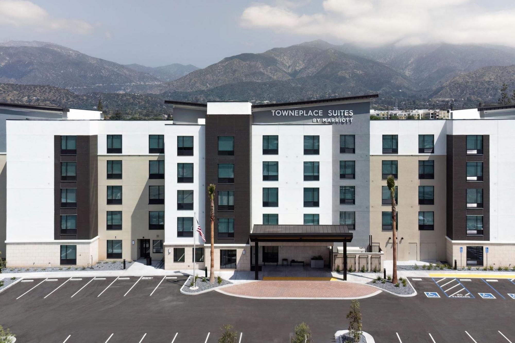 Towneplace Suites By Marriott Монровия Екстериор снимка